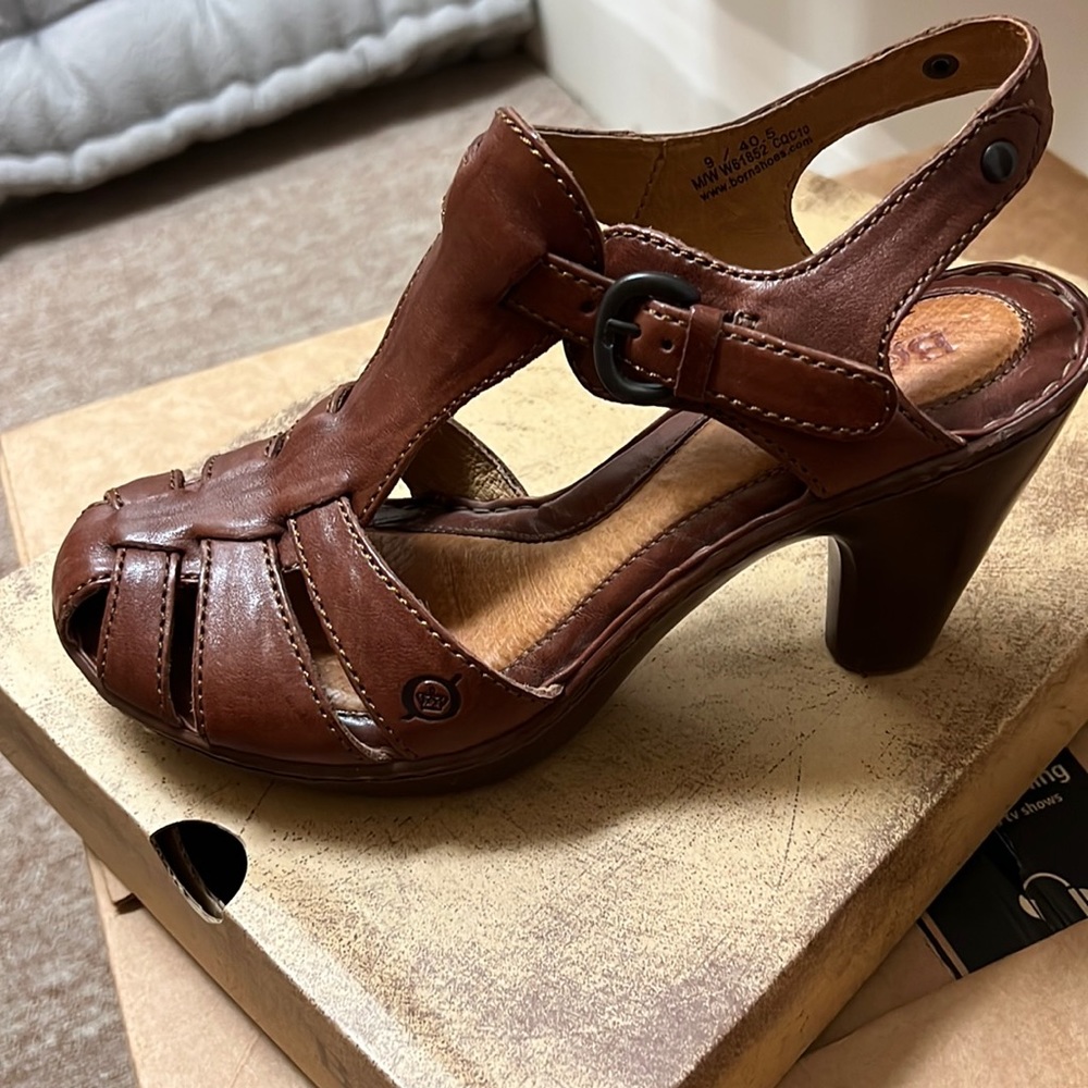 Born sandals